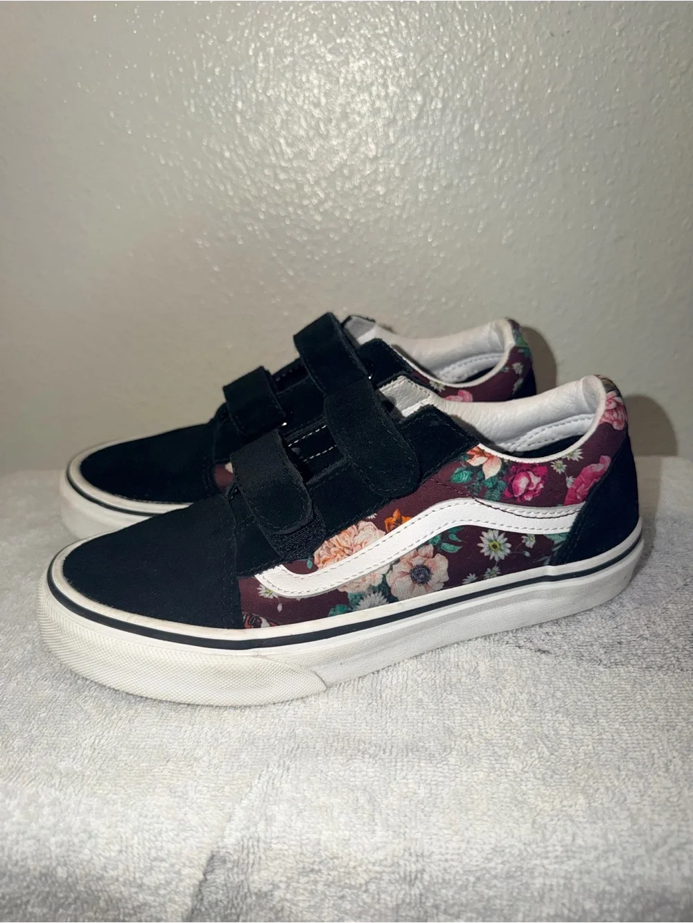 Vans Kids Floral Velcro Sneakers - Black & Burgundy Floral